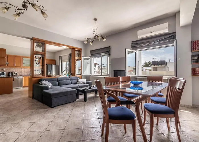 Spacious Apartment Near Downtown