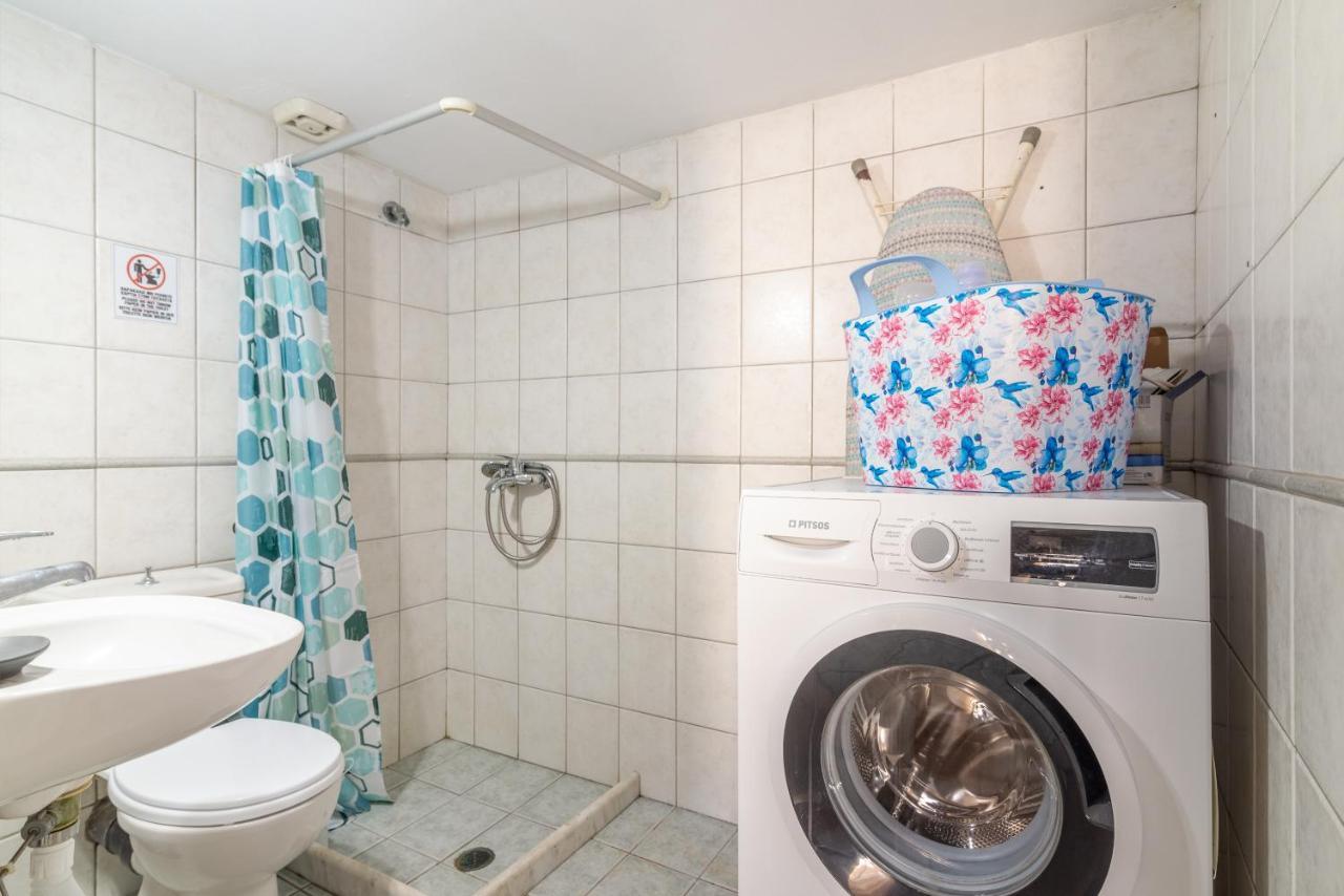Spacious Near Downtown Apartment