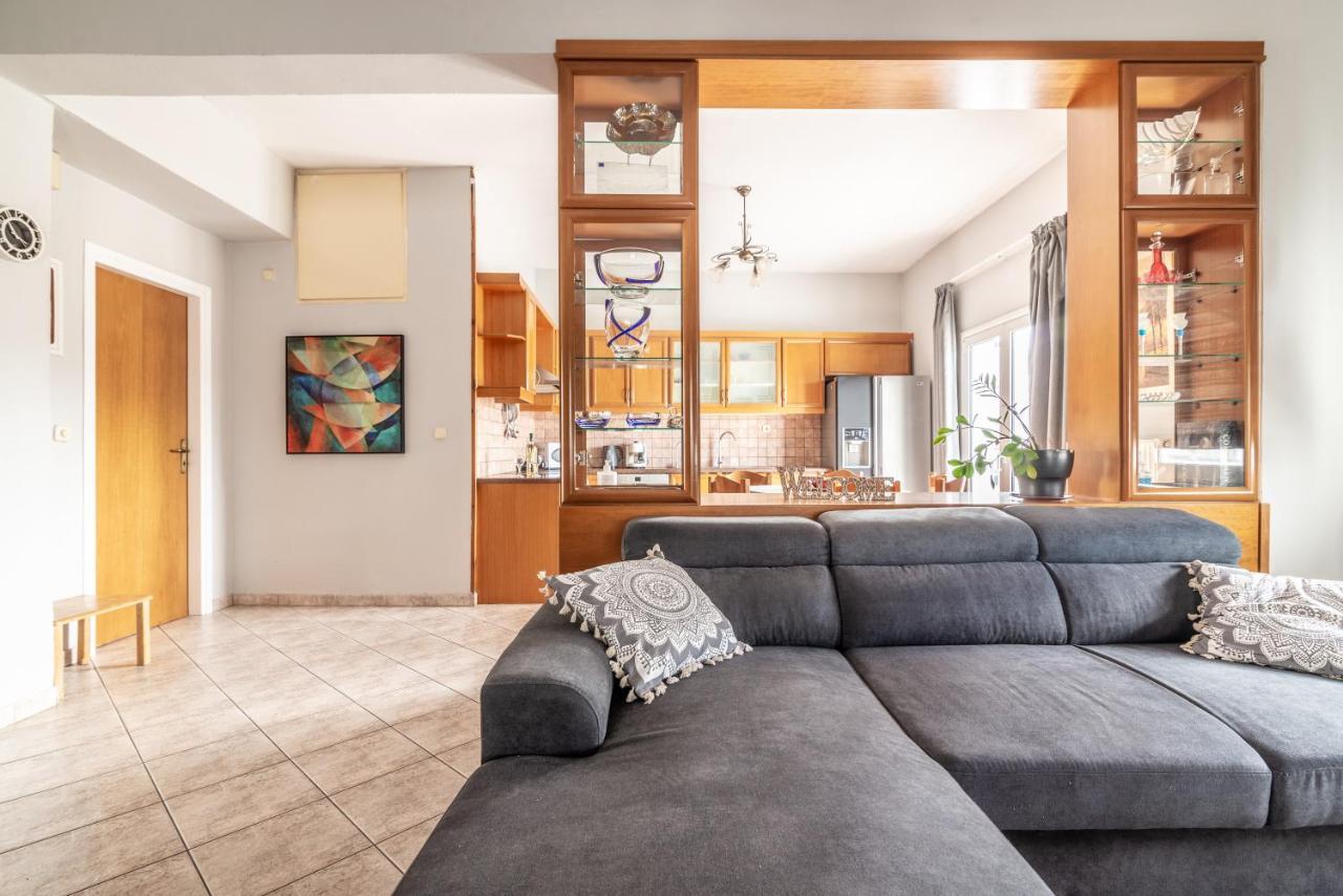 Spacious Near Downtown Apartment