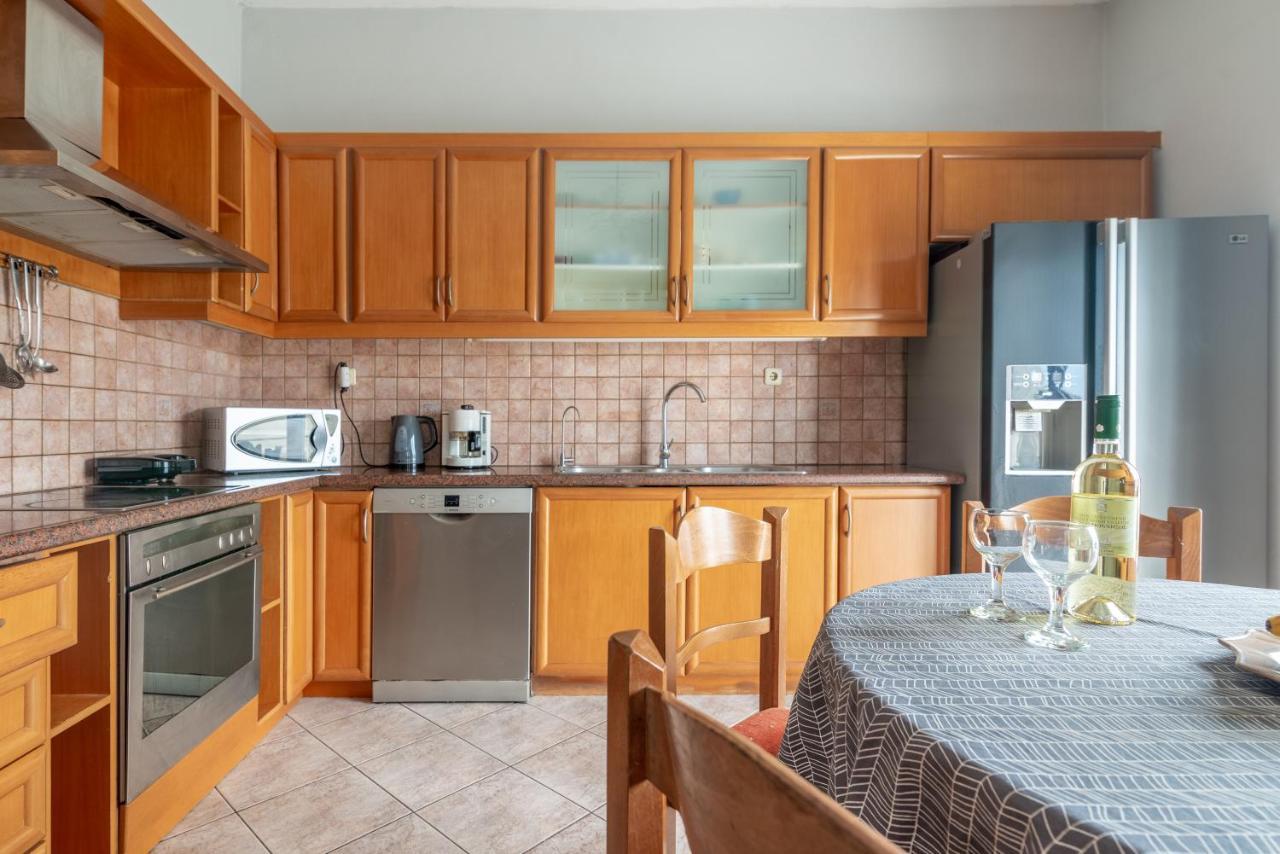 Spacious Near Downtown Apartment